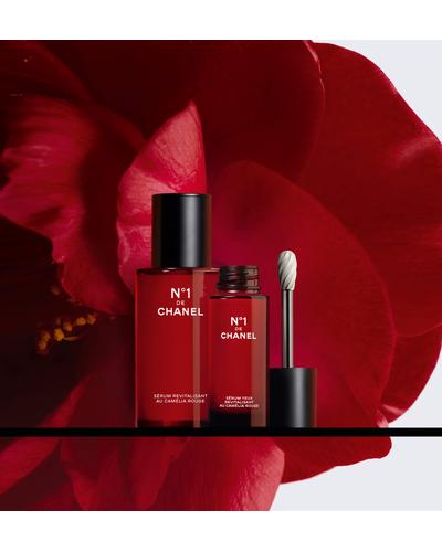 CHANEL N&deg;1 De CHANEL Revitalising Eye Serum фото 1