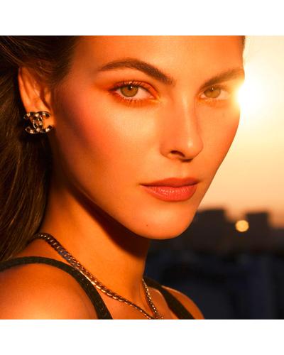 CHANEL Les Beiges Healthy Glow Powder фото 2